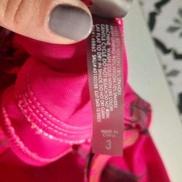 *BOGO FREE* Torrid Size 3 Tropical Wireless XO Triangle Swim Top - Picture 5 of 8